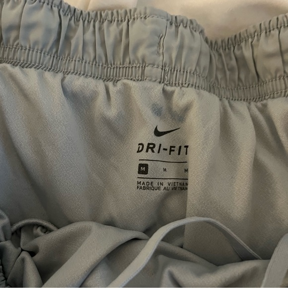 women’s nike shorts, grey, drawstring, athletic, medium - Picture 3 of 3